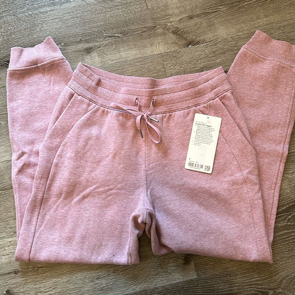 Lululemon Scuba HR jogger - mauveish color Women’s size 8 - NWT